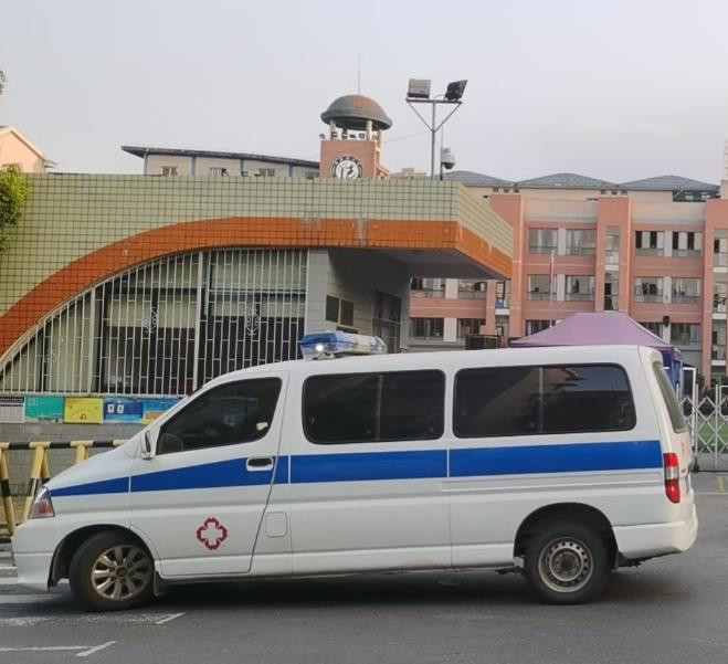 江北救护车出租护送骨折病人一公里多少钱